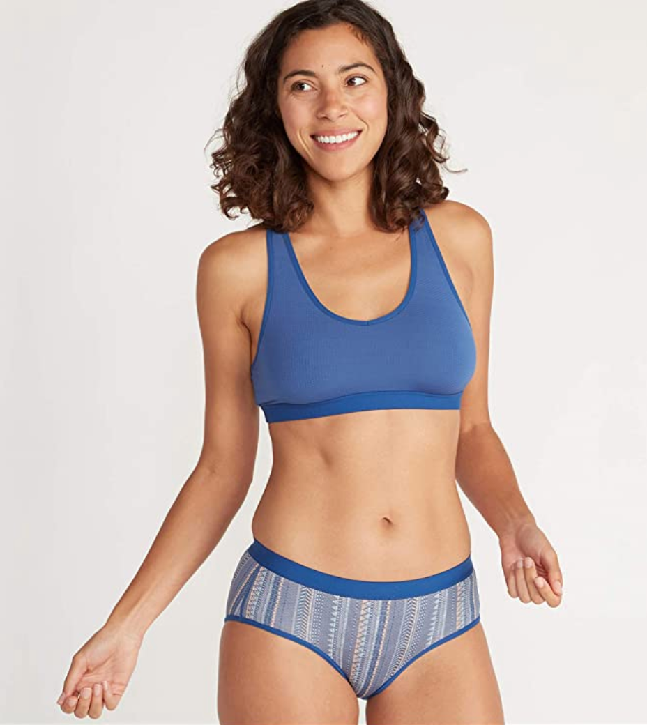 Functional underwear for women: breathable and light
