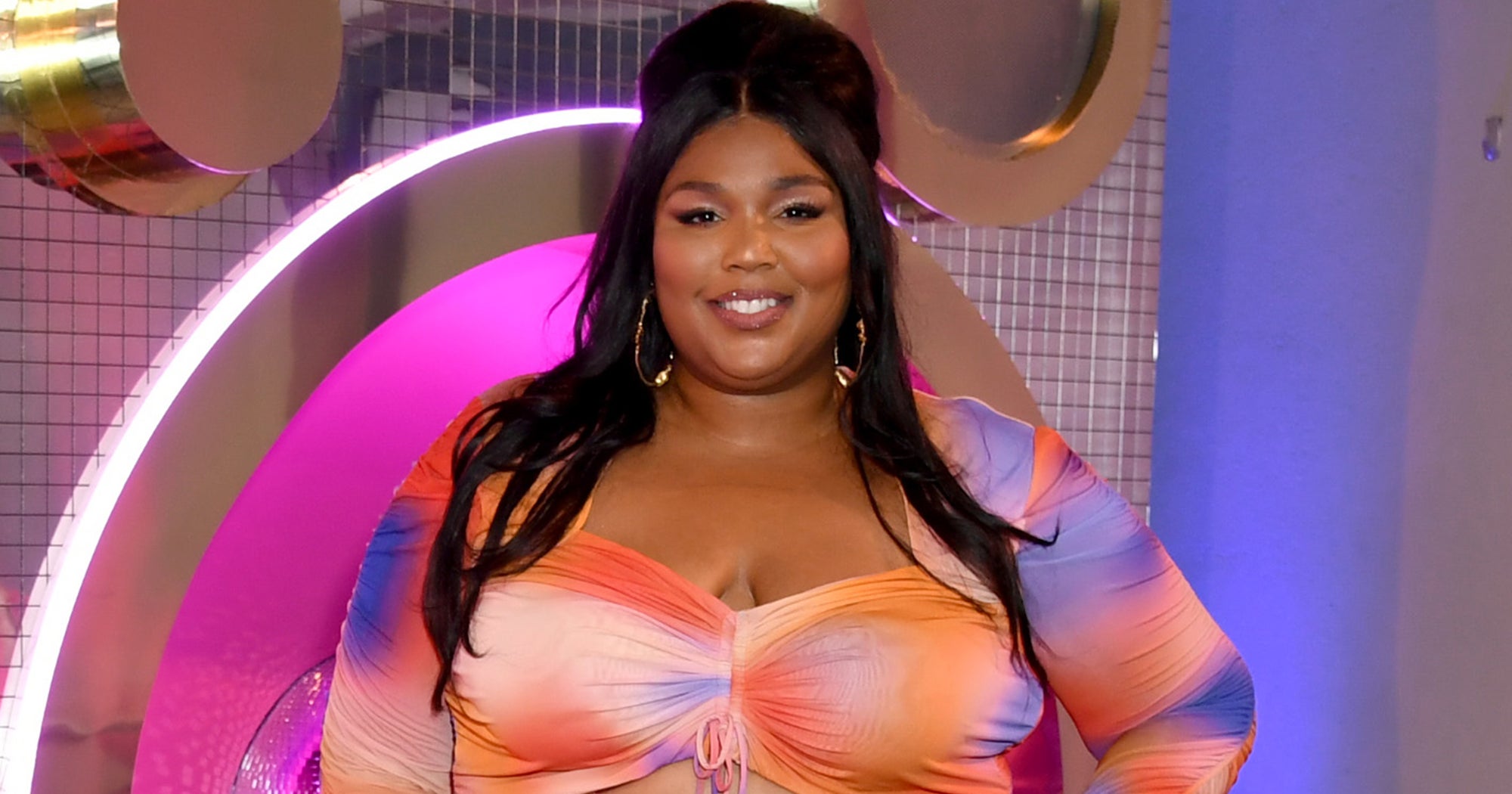 Aura Prints Are The Next Colorful Summer Fashion Trend Aura Prints Are The Next Colorful Summer Fashion Trend