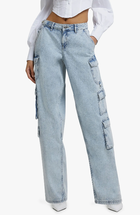 Carpenter Denim Is 2022's Anti-Skinny Jeans Trend