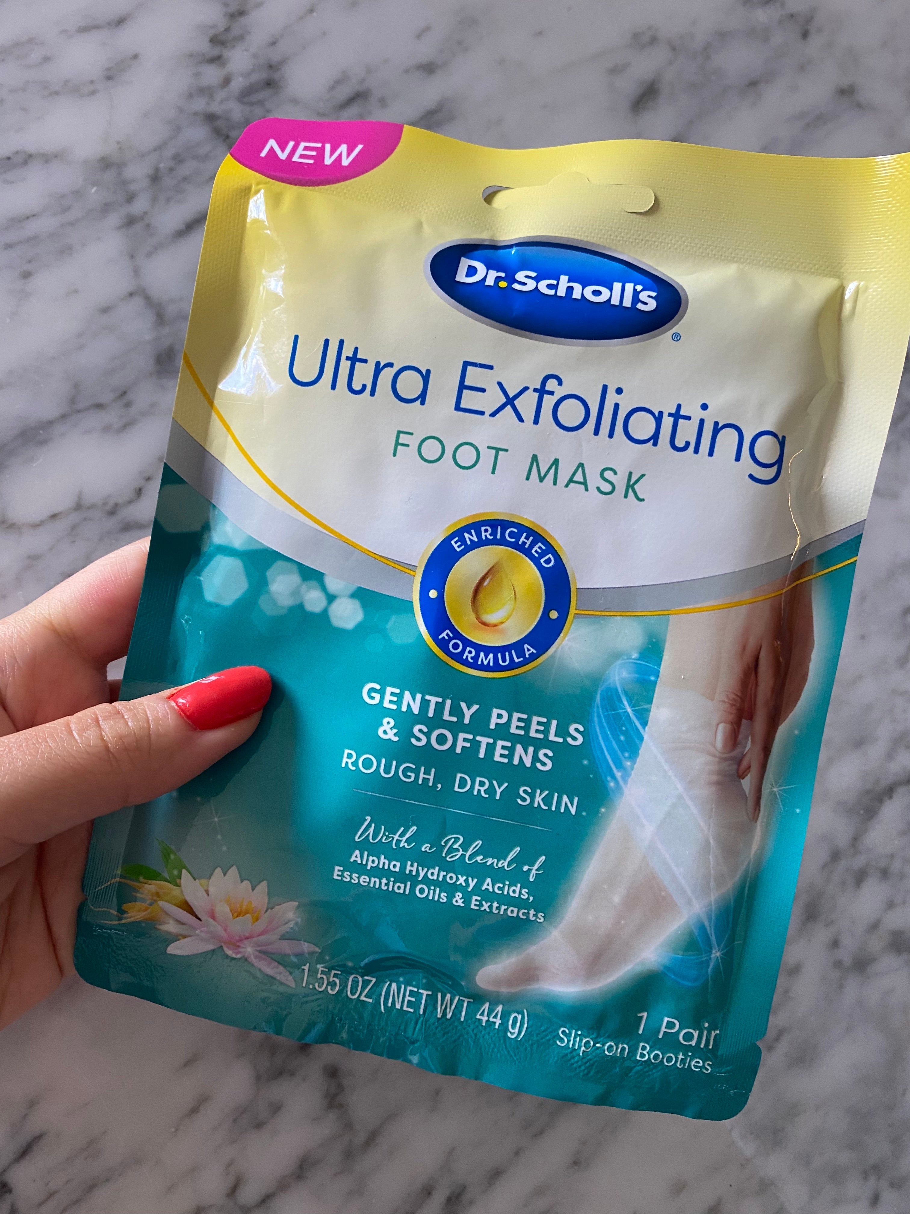 Dr. Scholl's Dry, Flaky Skin Remover Ultra Exfoliating Foot Lotion with  Urea for Rough Dry Cracked Feet, Heal and Moisturize for Healthy Looking  Feet