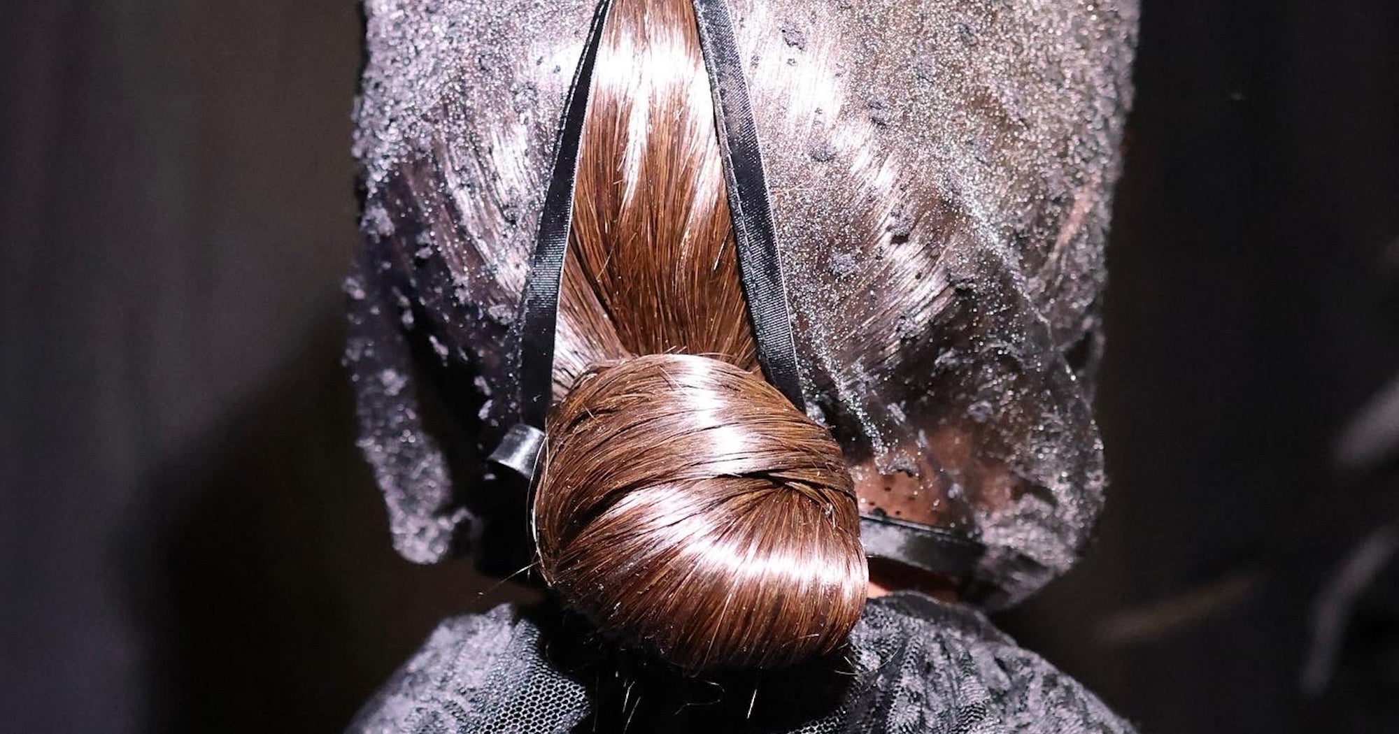 How To Do London Fashion Week’s Looped Bun On All Hair Lengths