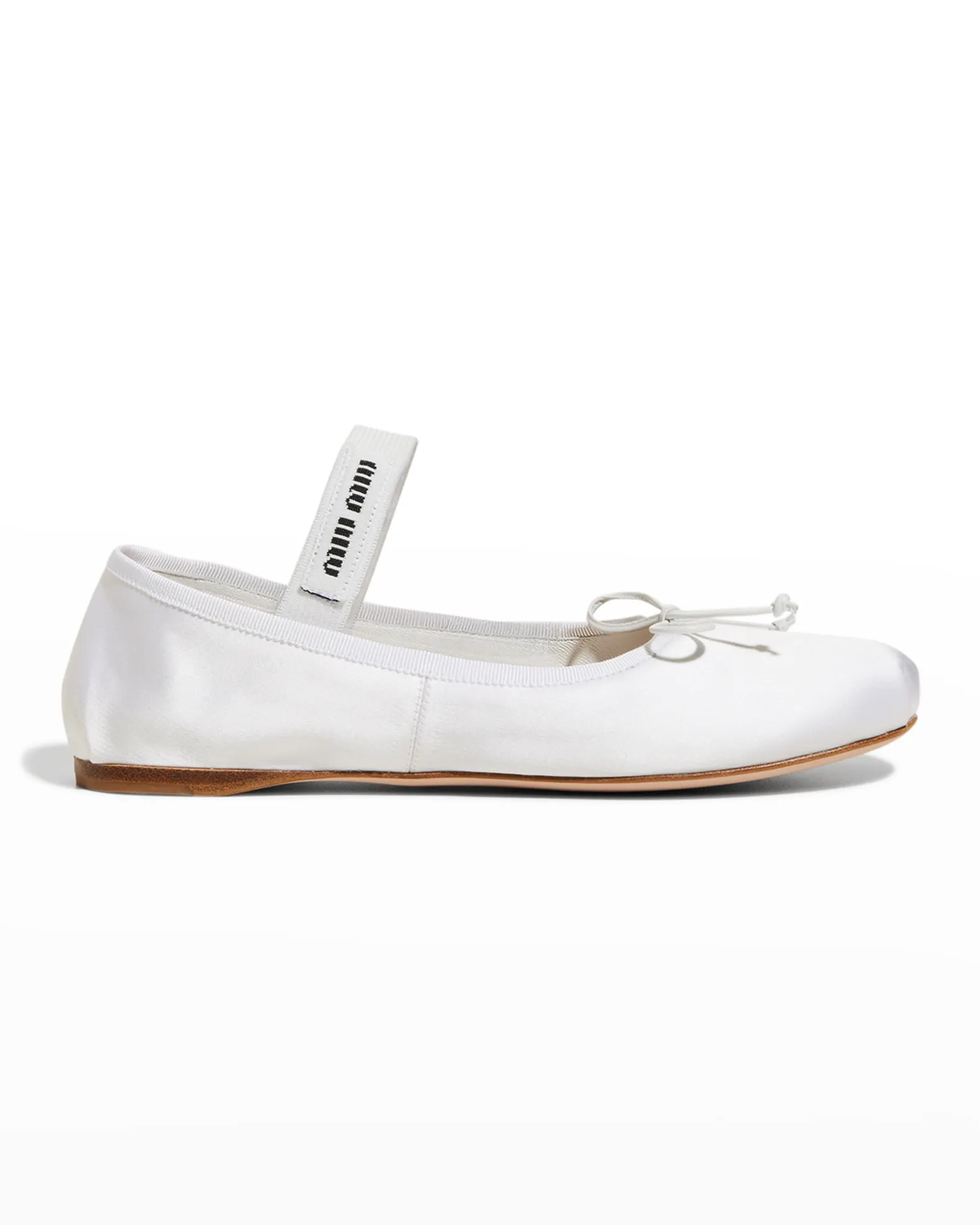 Plié your way into 2023's ballet flat trend like these Scandi