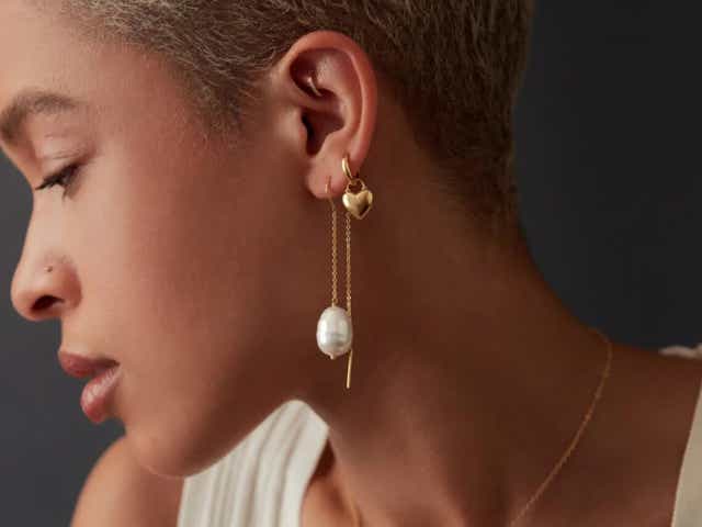 Gold earrings from Ottoman Hands