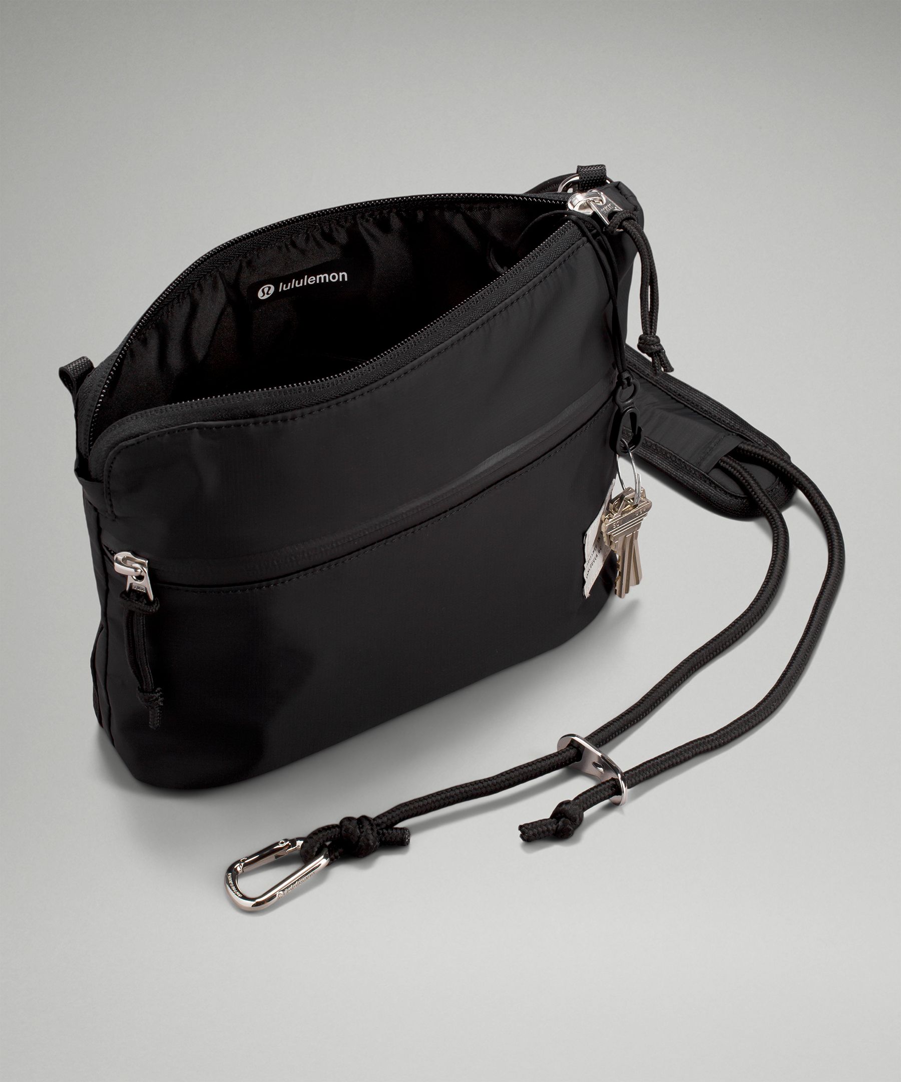 lululemon バッグ　美品 Lululemon Crossbody Camera Bag with Top Handle 2L - Black