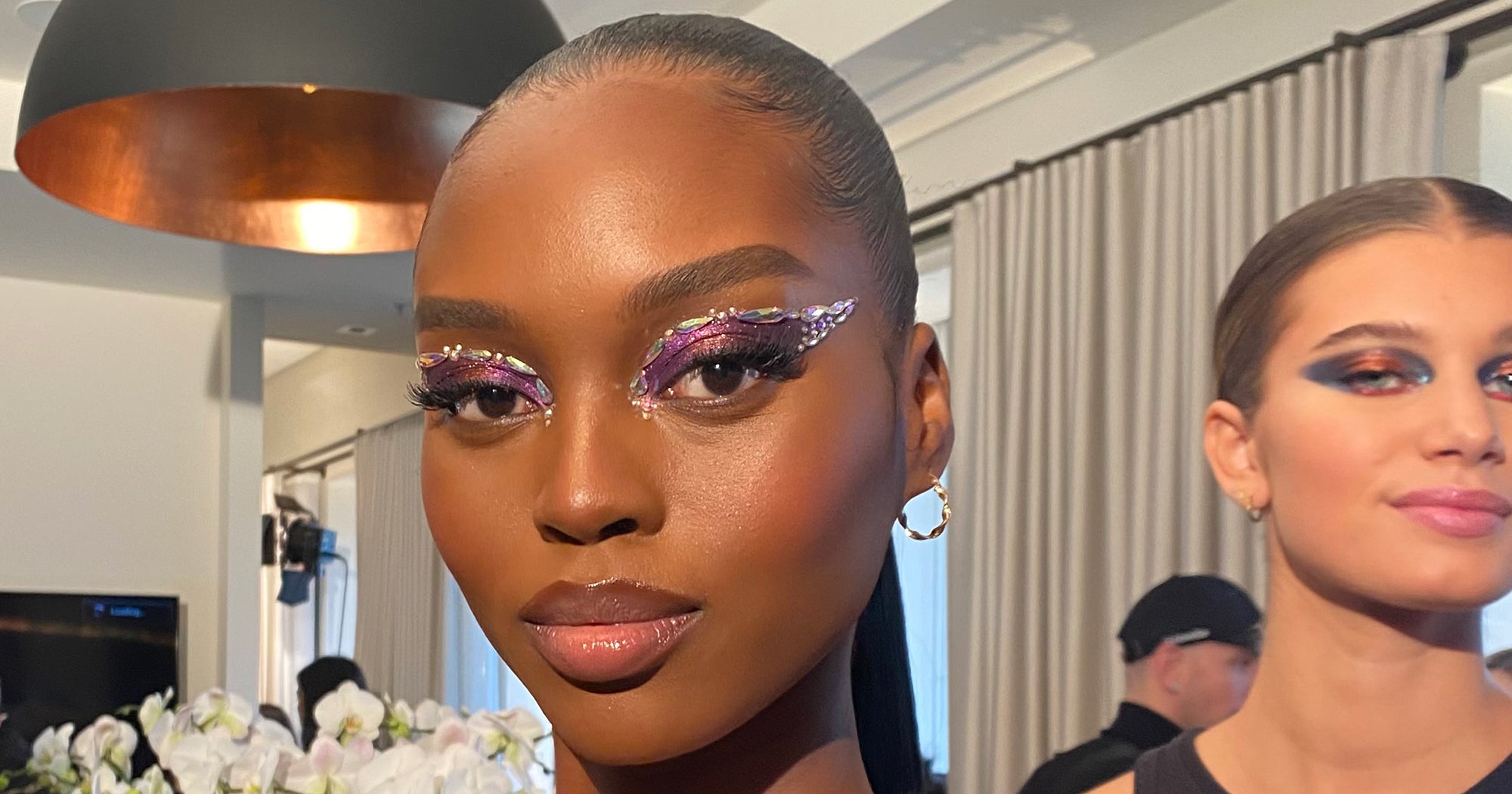 Glitter Makeup Ideas & Shimmery Trends For Winter 2023