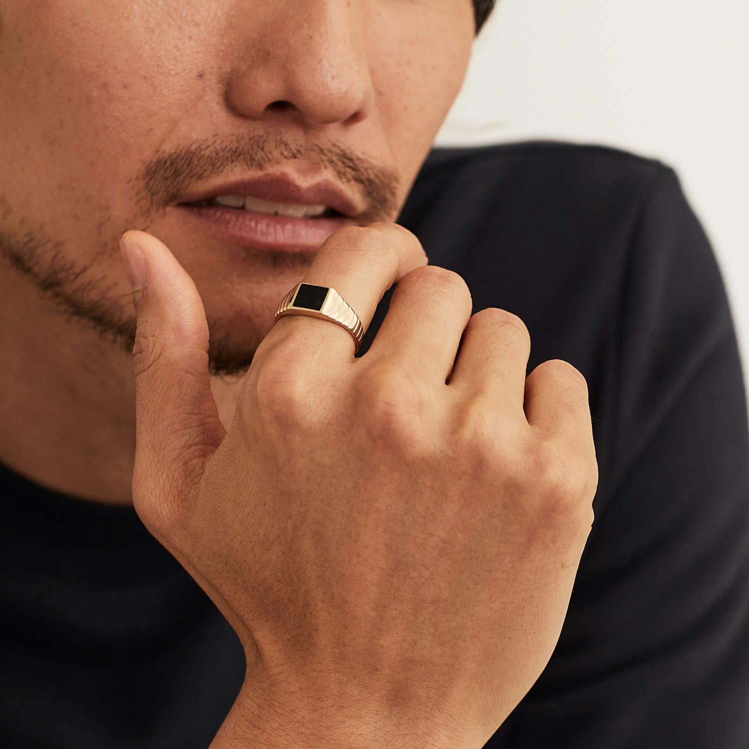 【大セール】 MEJURI Black Onyx Square Signet リング Mejuri + Black Onyx Square Signet Ring