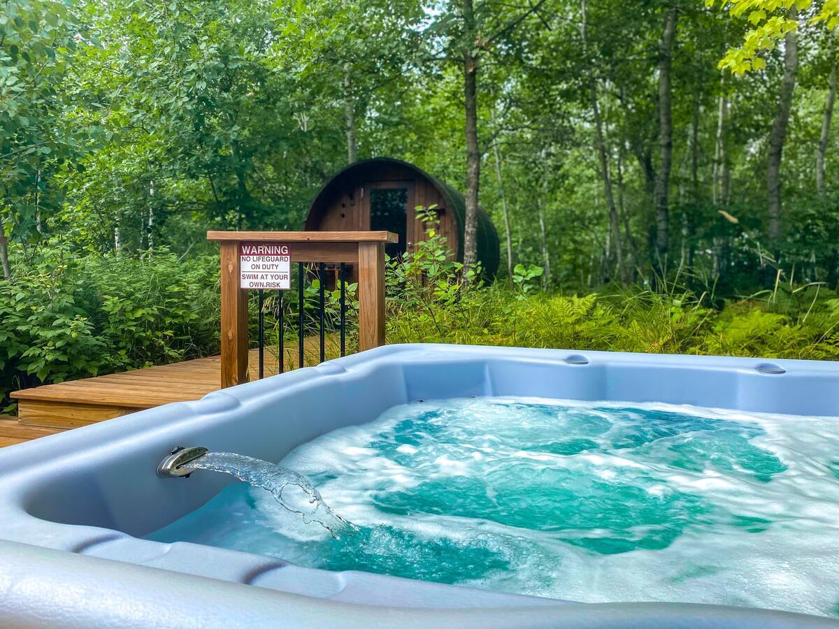 Best Airbnb Rentals With Hot Tubs, Jacuzzi, Saunas 2023 pic picture