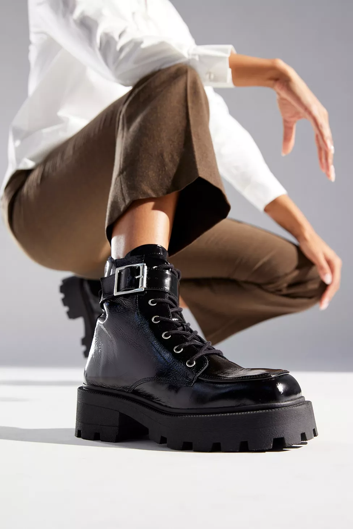 A model wearing black moto boots.