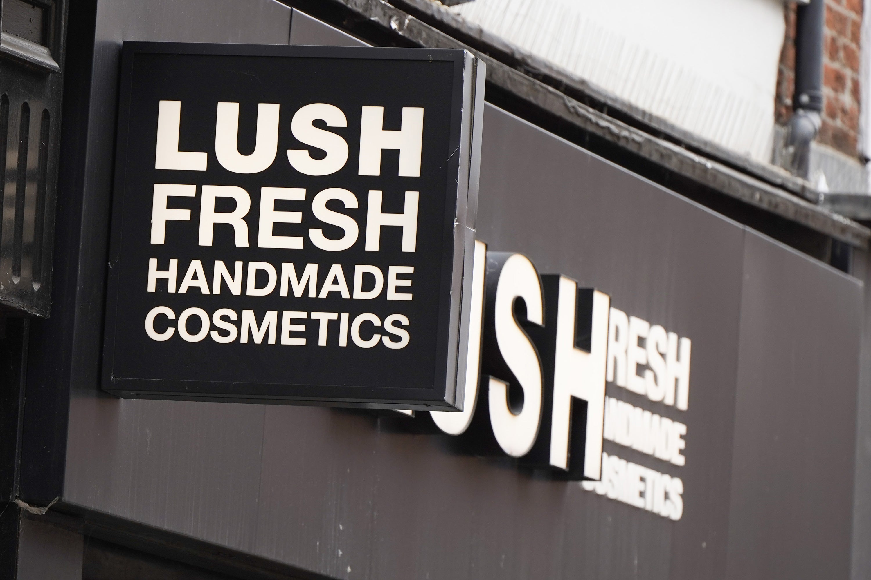 Why Lush Stores Smell Like That - Racked