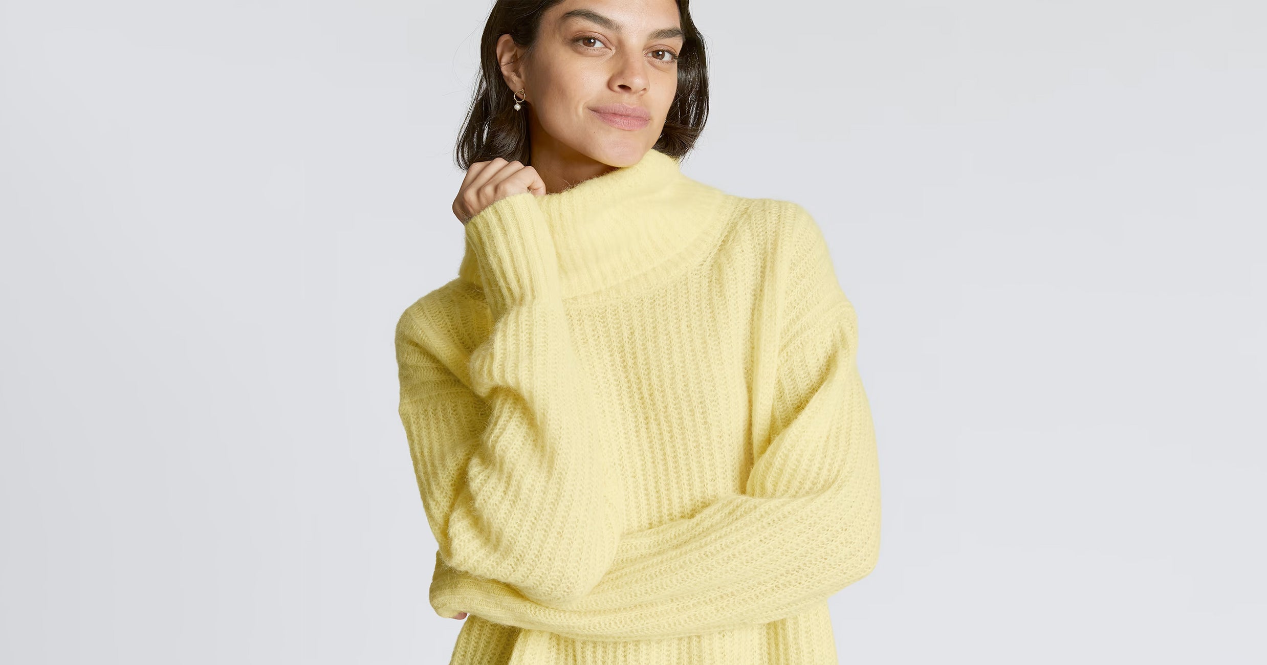 The 14 Best Oversized Knit Sweaters To Wear In 2023