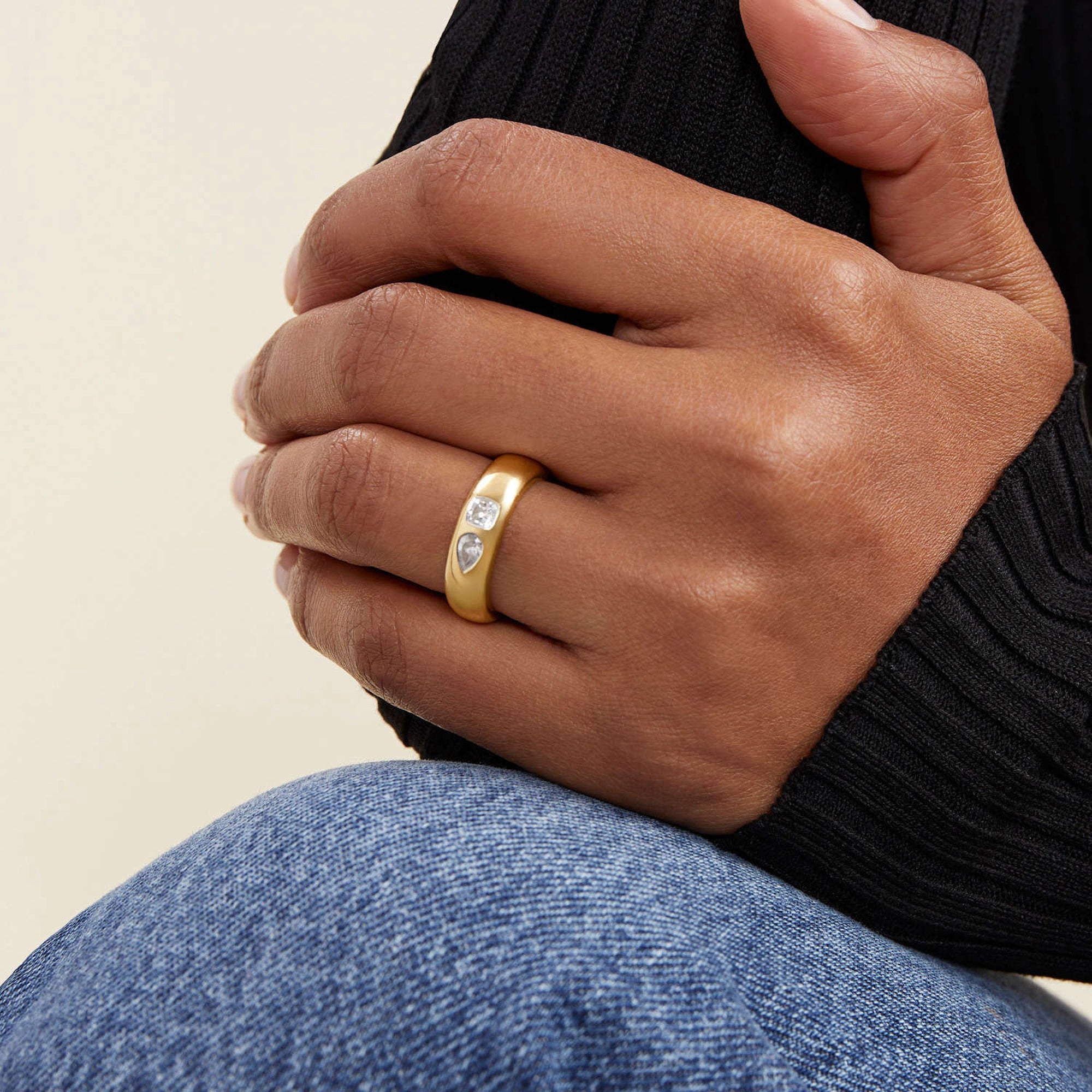 Samantha Jade showcases her stunning diamond engagement ring | Daily Mail  Online