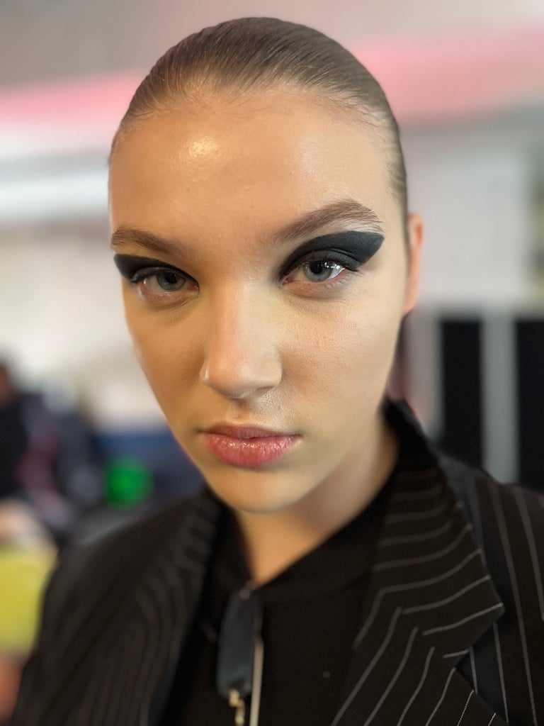 ‘Dim Lighting’ Is London Fashion Week’s Easy Glowing Skin Trend