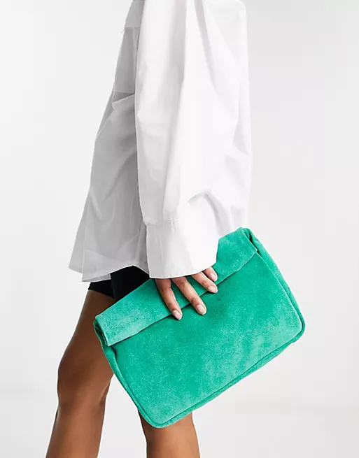 The 9 Definitive Spring/Summer 2022 Bag Trends To Know