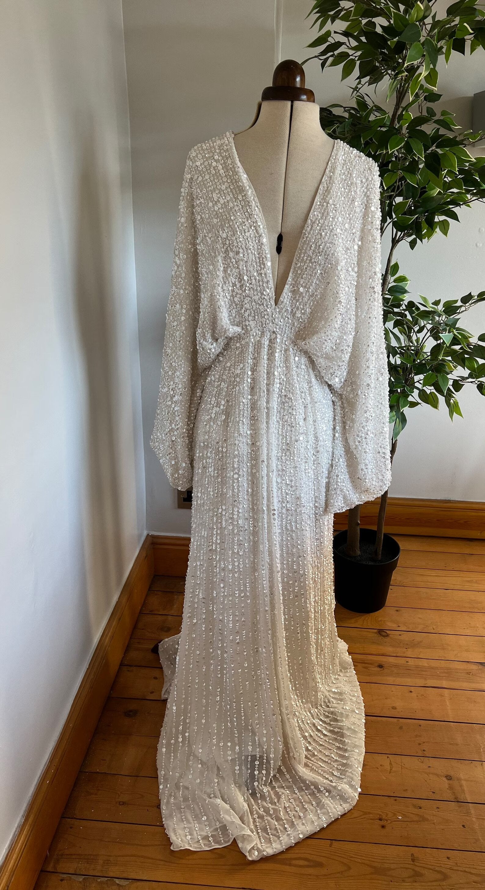 How To Price The Used Wedding Dress for Sale! - Blogs - Borrowing Magnolia