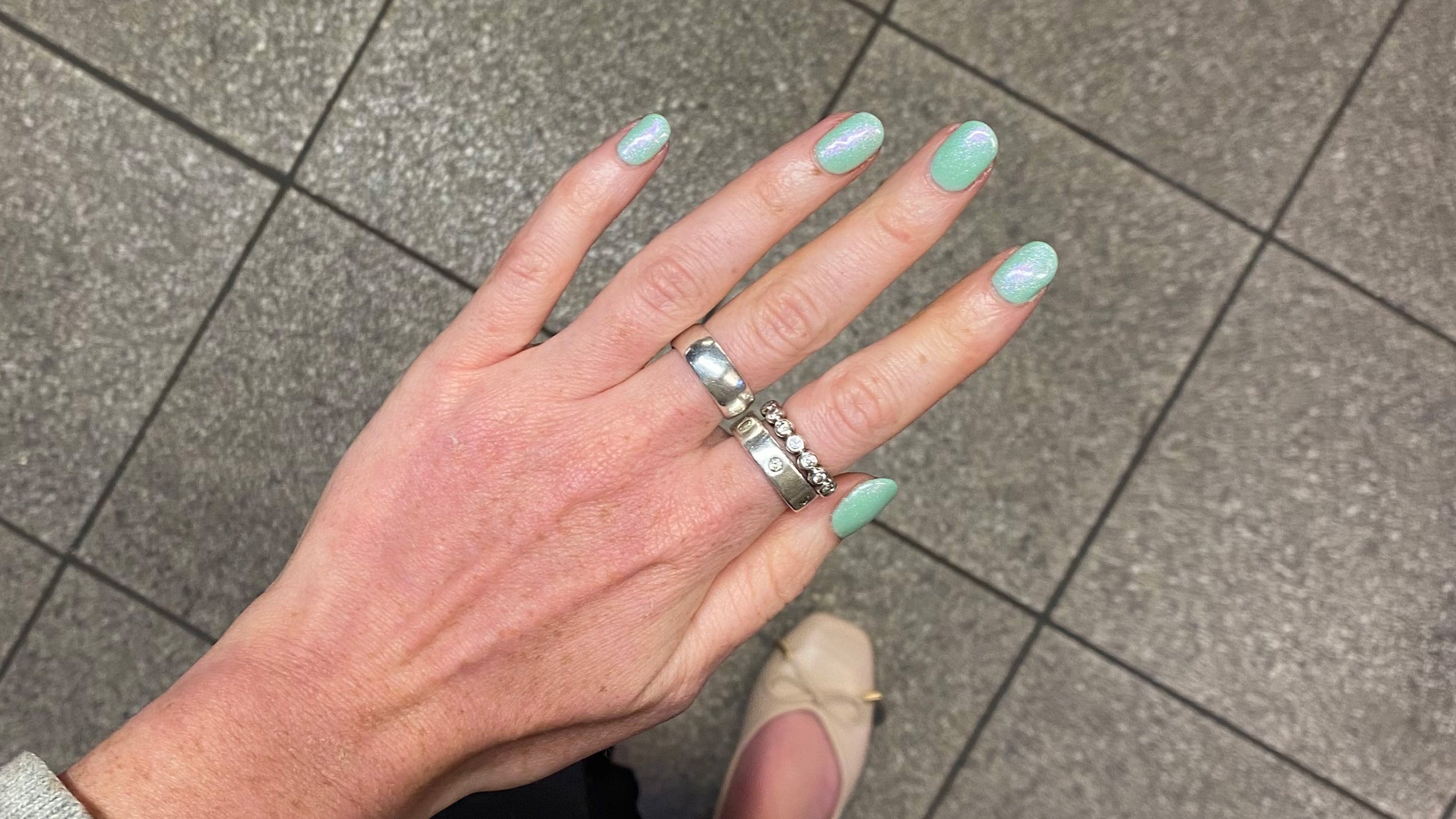 Ich habe die „Mermaid Manicure“ ausprobiert & Arielle wäre neidisch