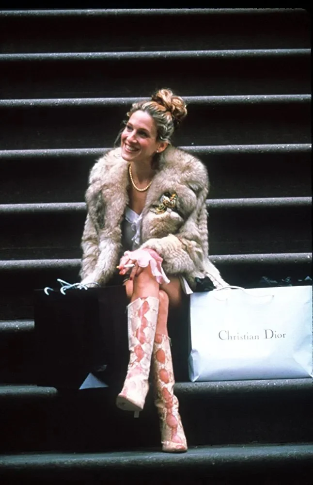 30 Of Our Favourite Carrie Bradshaw Outfits Of All Time