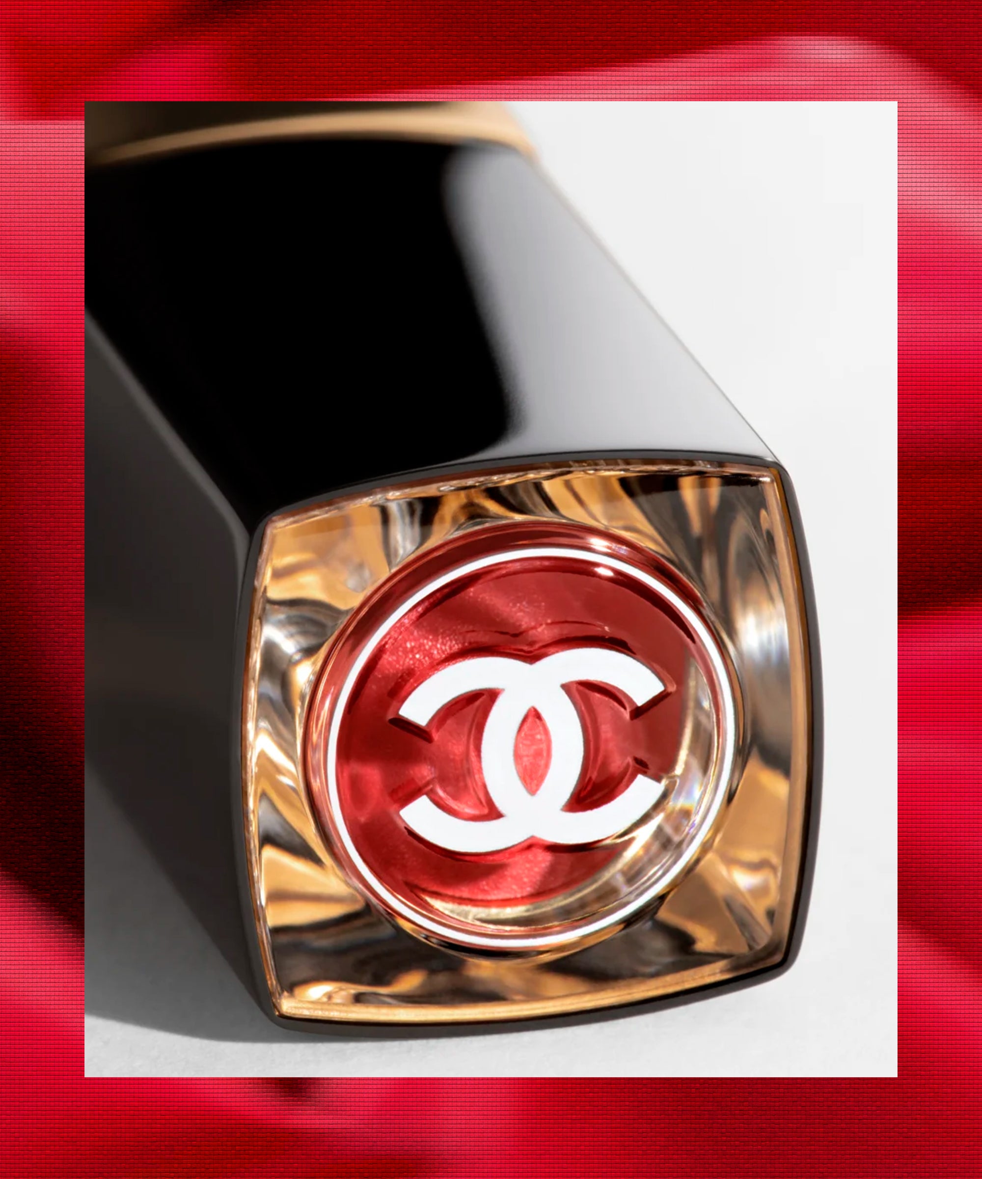 Both comfortable and chic5 iconic Chanel perfumes that will have you