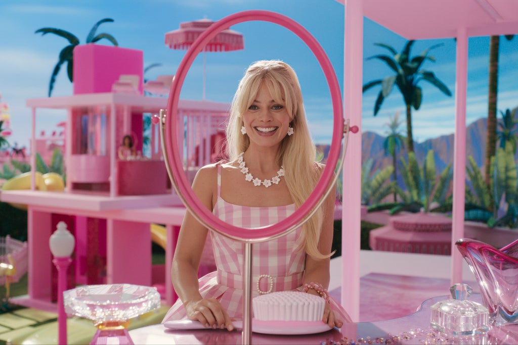 How To Get Barbie’s Eye Sparkle & 7 Other Tips From The Movie’s Makeup Artist
