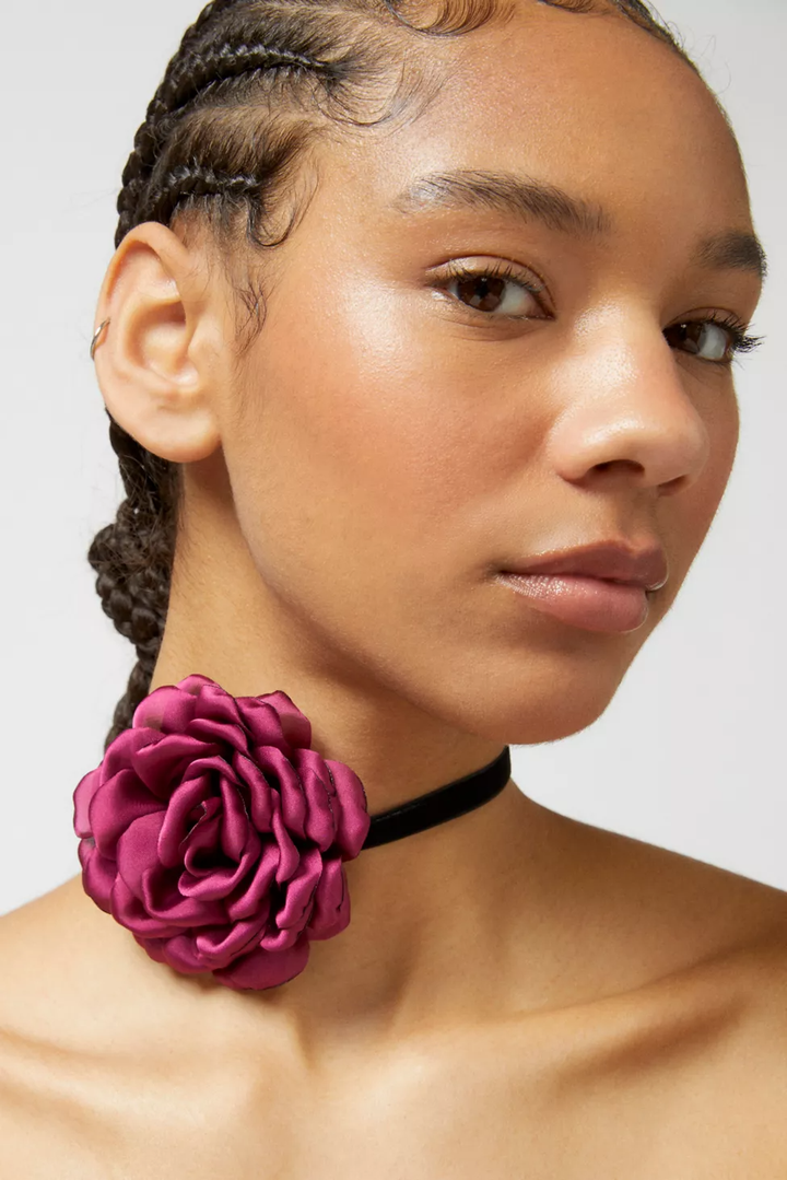 Light Pink Flower Choker Necklace - Romantic and Feminine Look