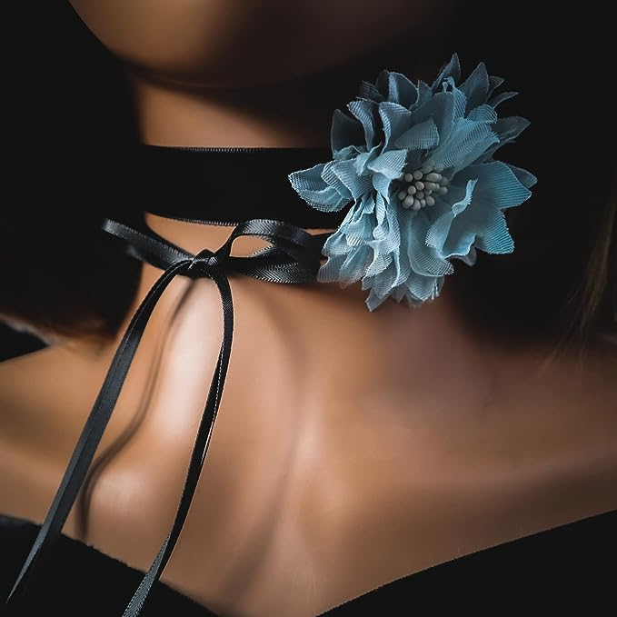 7 Influencer-approved flower chokers that will instantly update any outfit