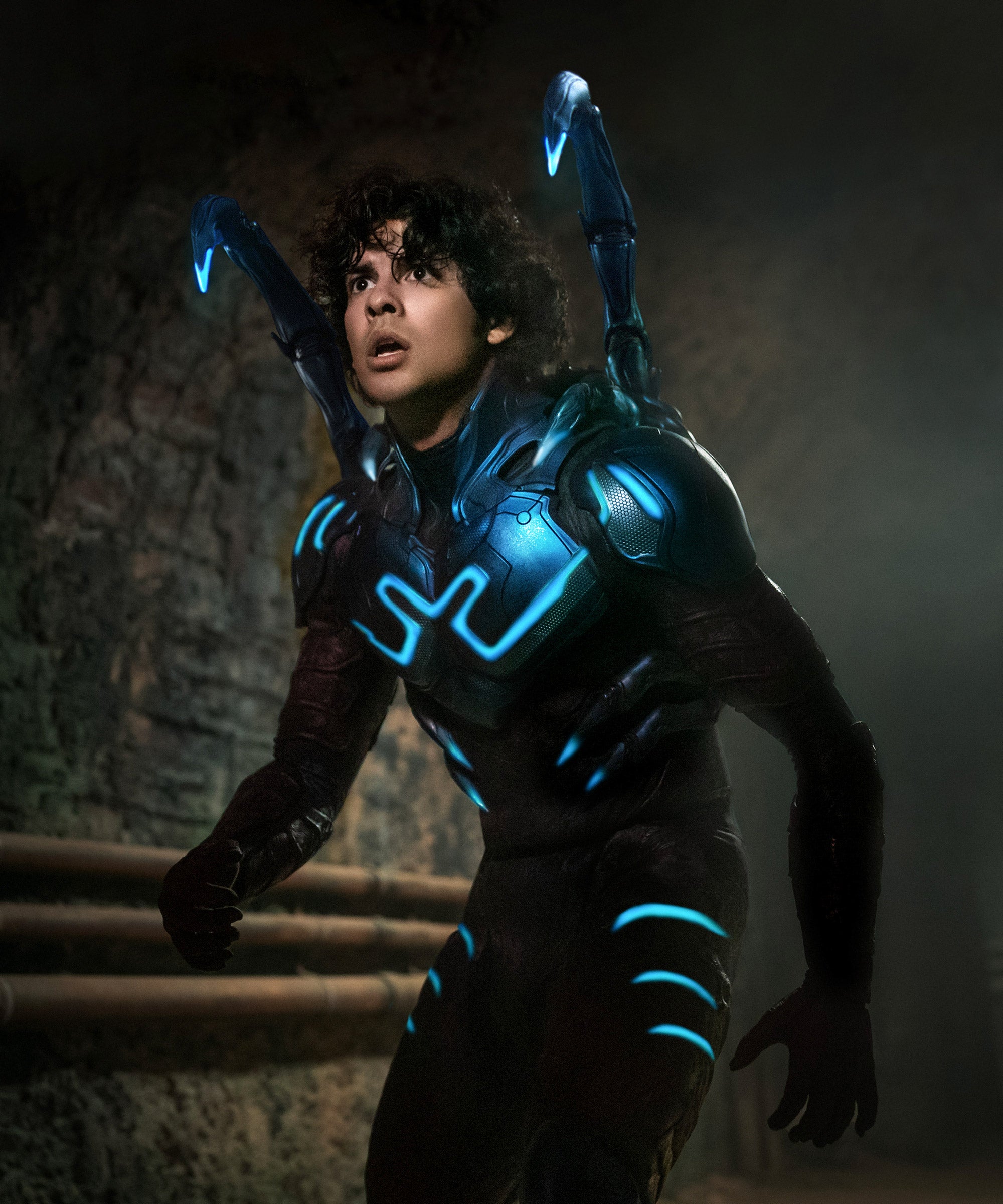 Blue Beetle Movie is going to be just like Venom. If venom was imbued with  organic nukes instead of webbing (ironically two venom movies. He didn't  shoot webs). When things are similar.