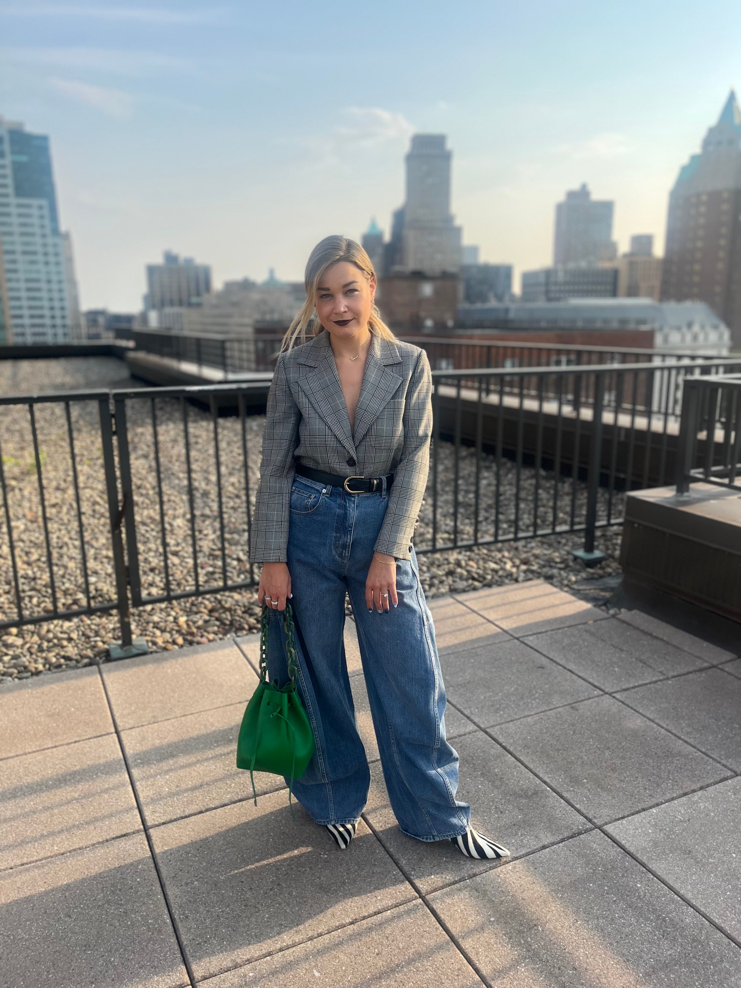 How To Style Wide Leg Jeans: The Do's, Don'ts + Chic Outfits 2023