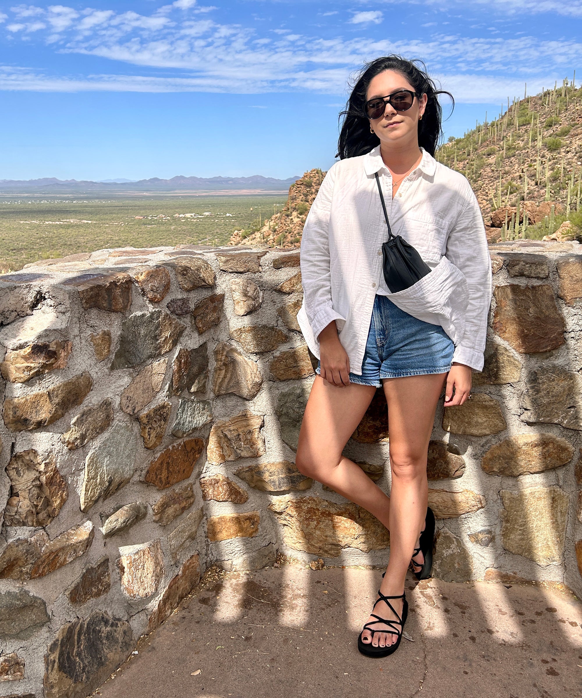 12 Stylist-Approved White Sneakers and Shorts Outfits