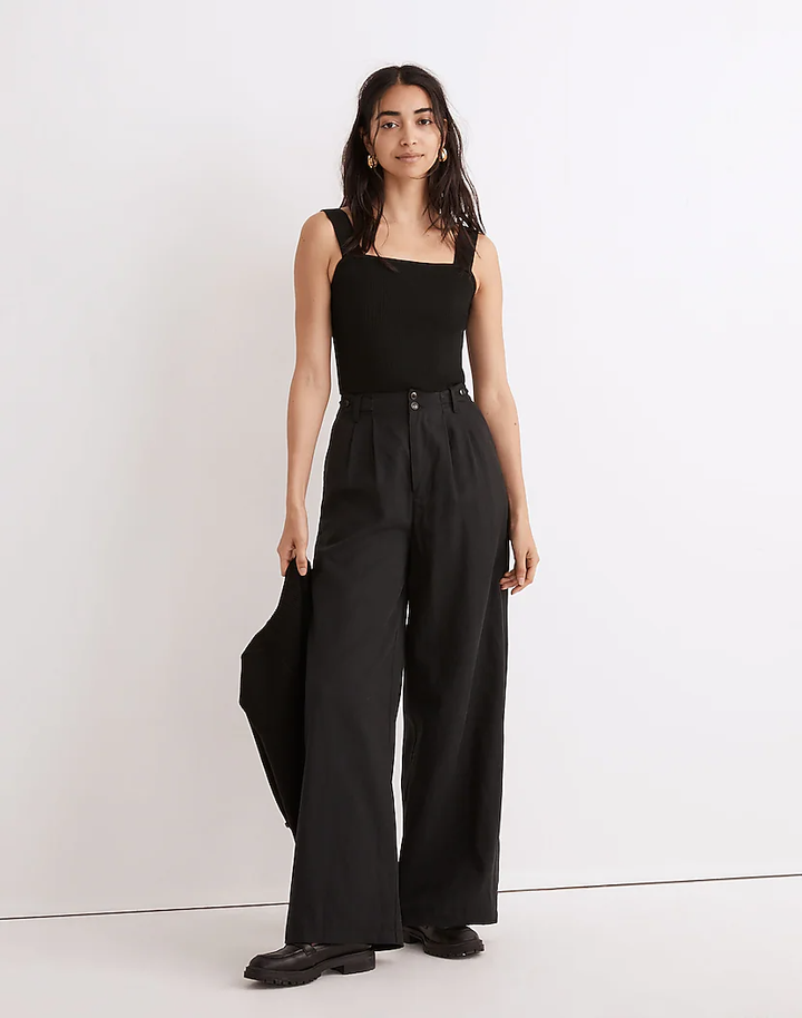 Outfit  Pants outfit work, Flowy pants, Black tops