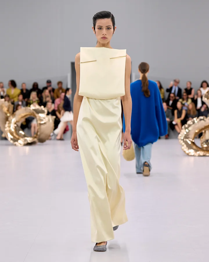 One-Shoulder Tops and Dresses Are the Spring 2022 Fashion Trend to