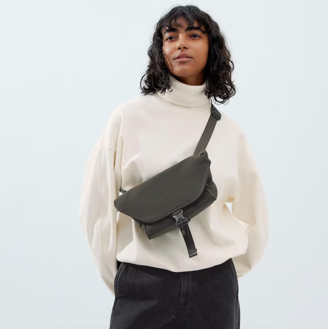 Tiny top messenger bag