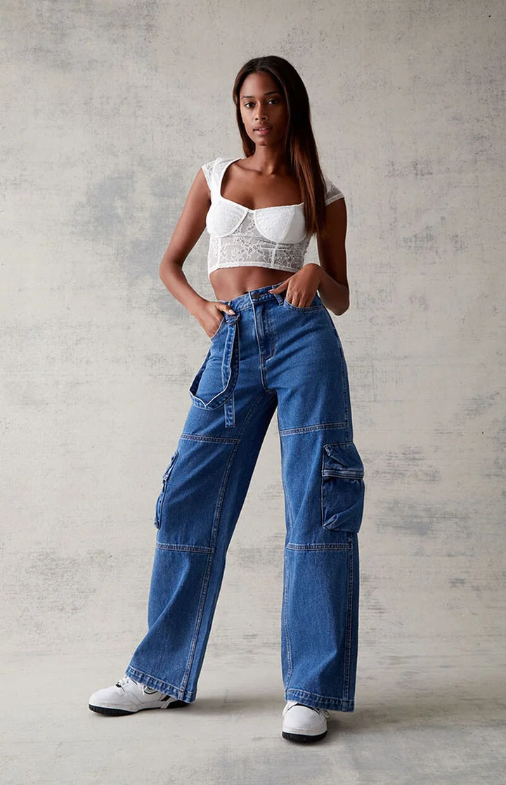 Go for Modelling”: Pretty Lady in Crop Top and Jeans Catwalks