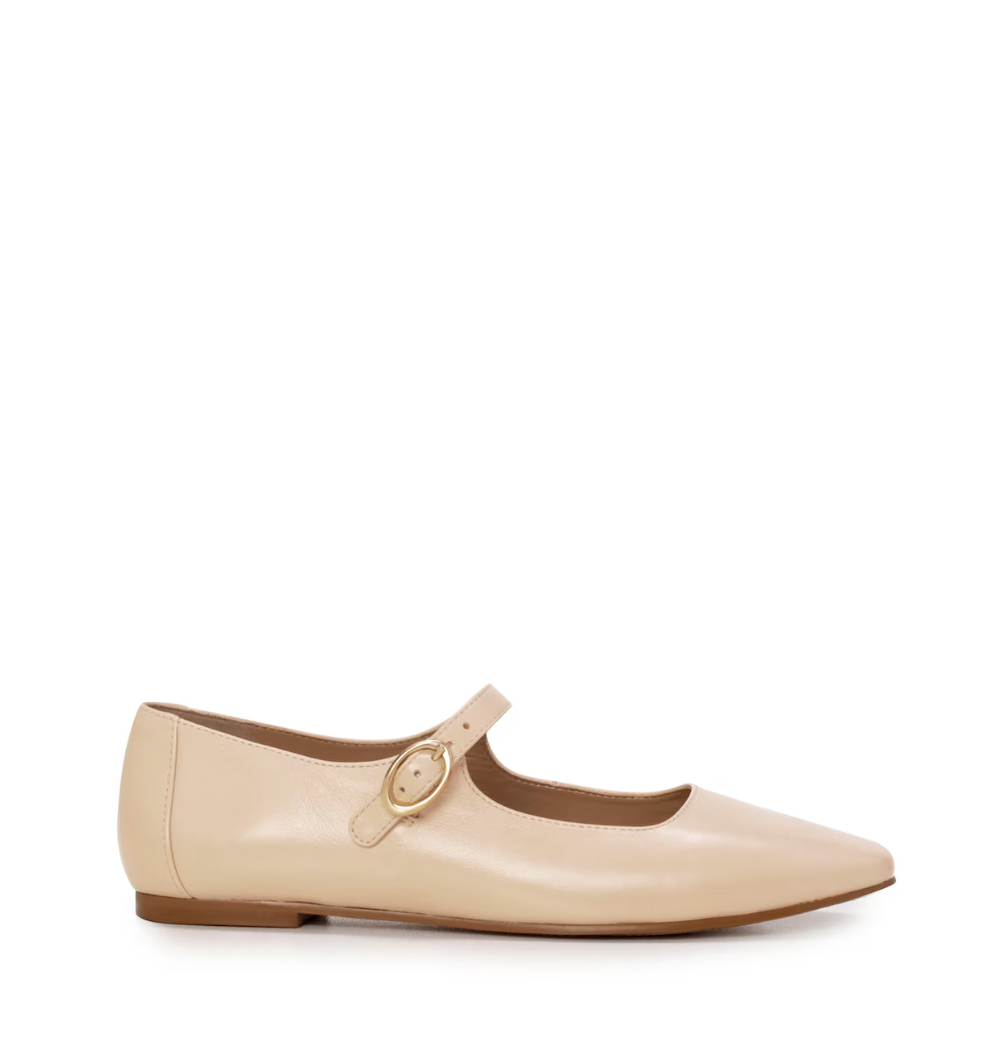 Vince camuto 2025 jasenia flat
