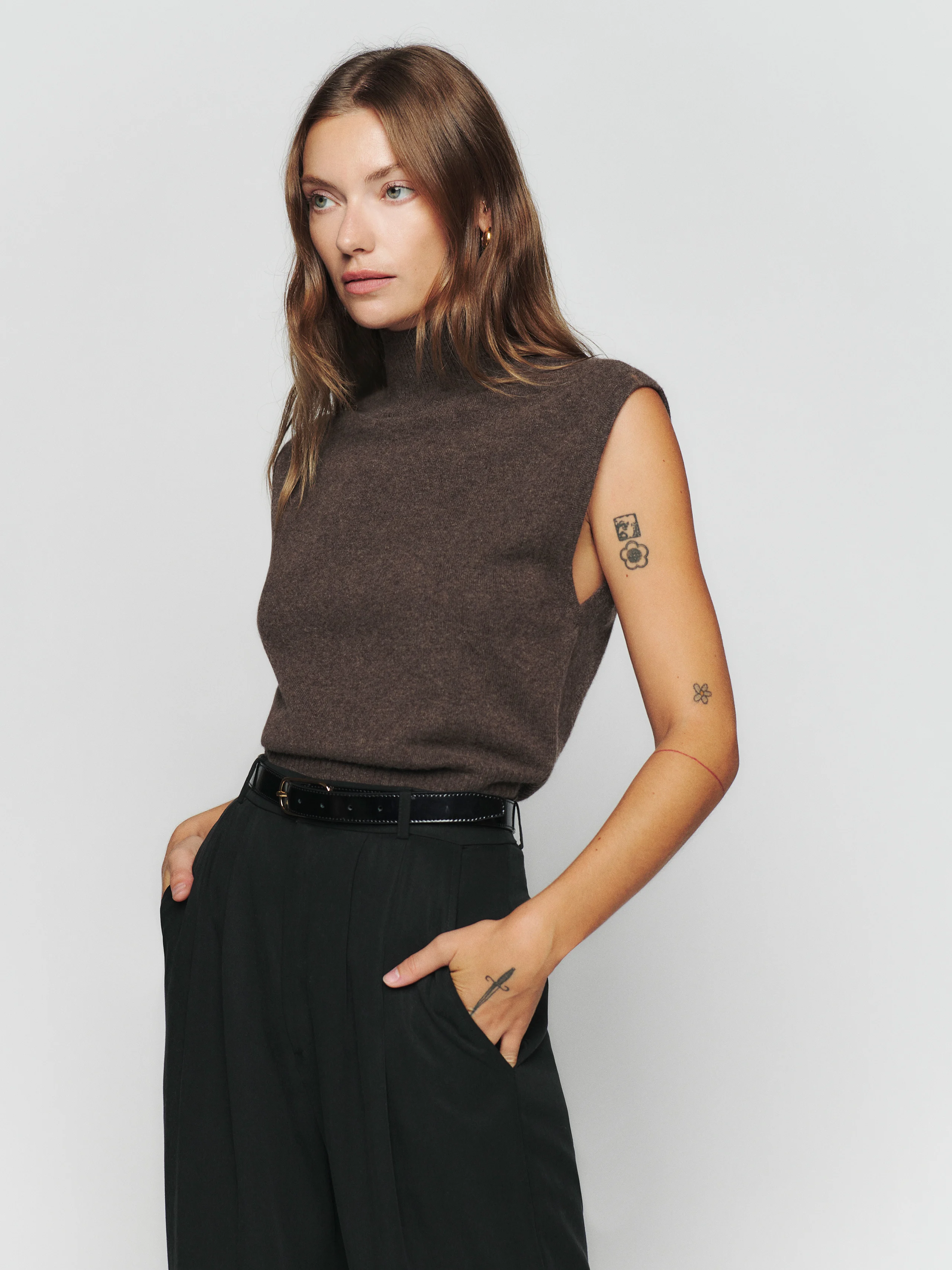 Cashmere sleeveless top turtleneck sweater