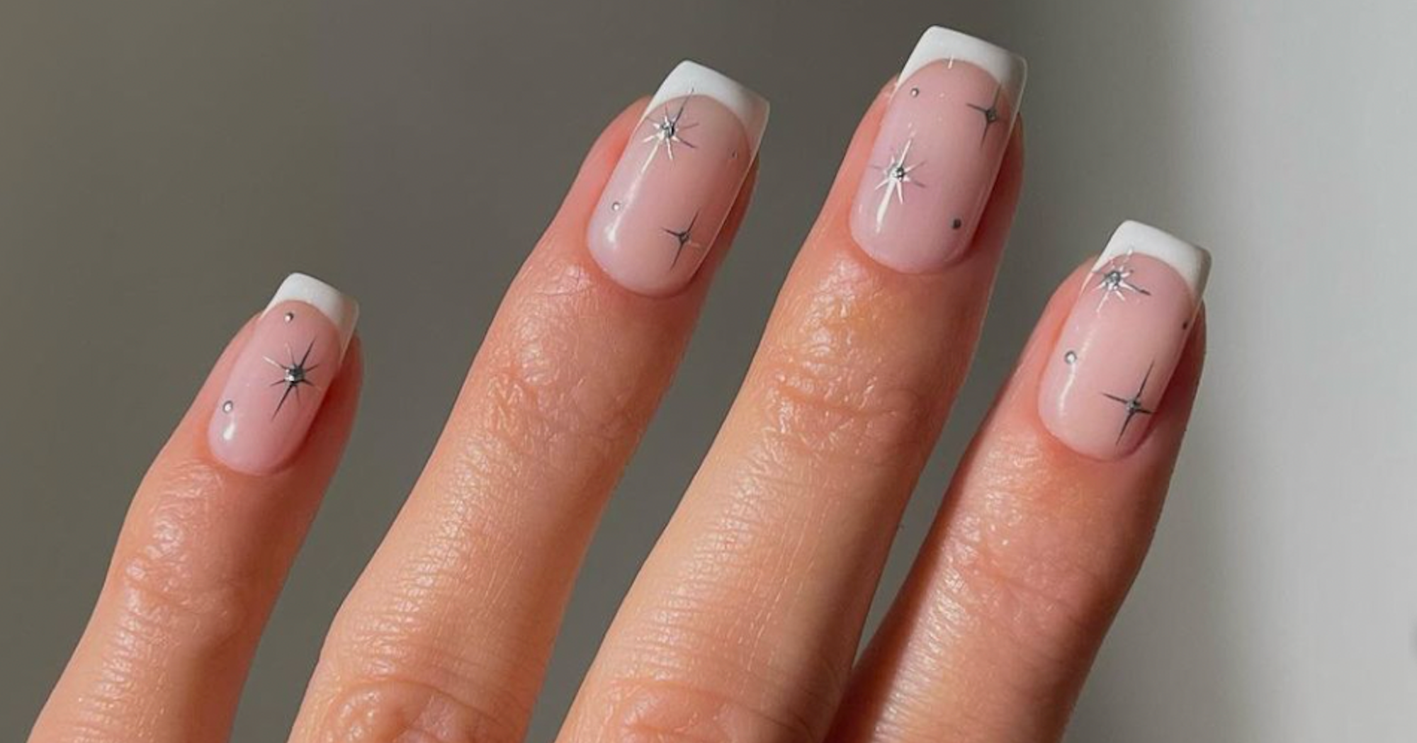 11 Subtle & Cute Christmas Nail Art Trends