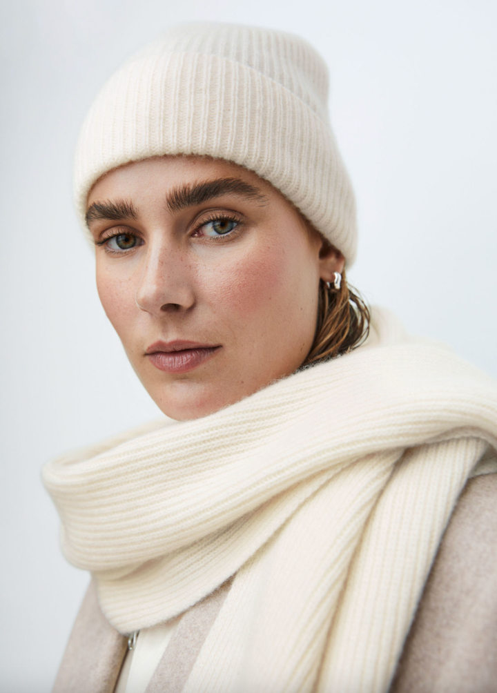 14 Best Oversized Scarves To Stay Warm This Winter 2023