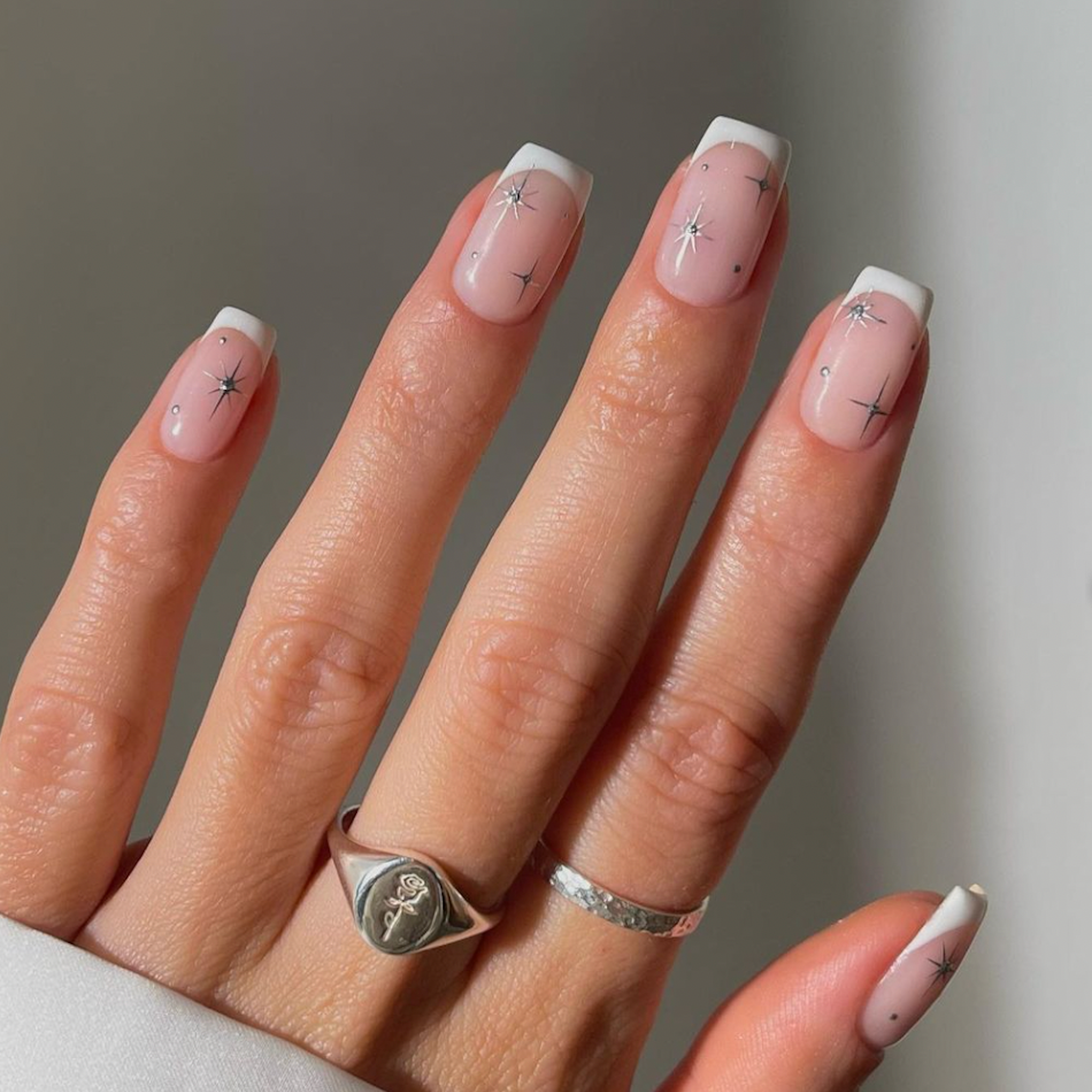 50 Cute & Creative French Tip Nail Designs For 2024 – Maniology