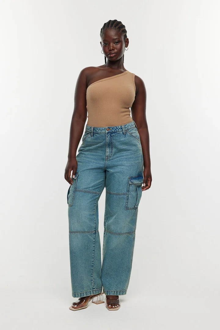 Current hot sale jeans trend
