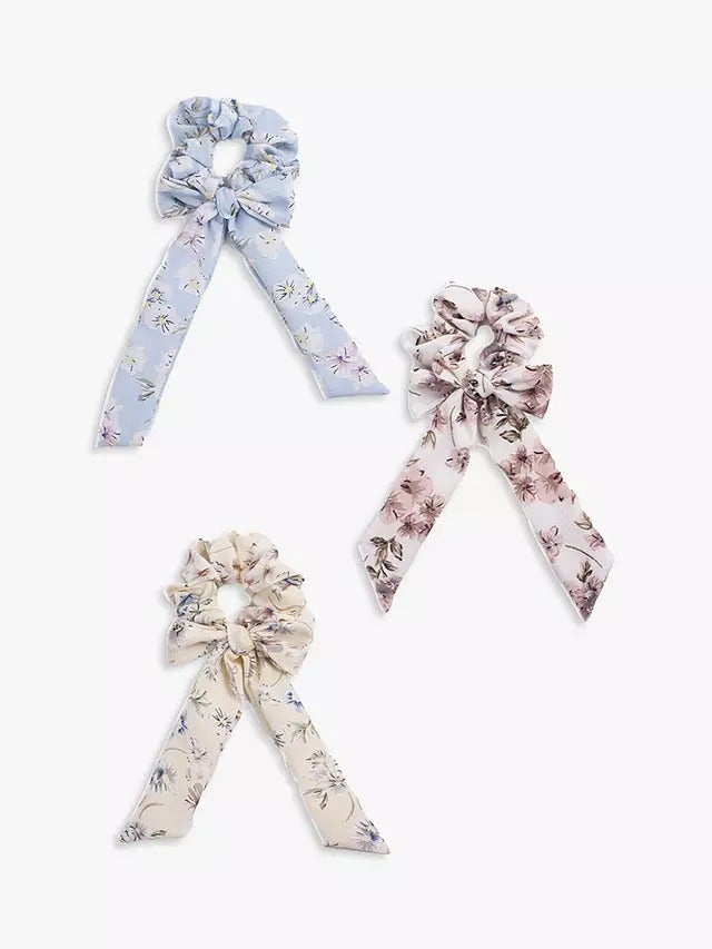 Urban Outfitters + Perfect 10 Scrunchie Set