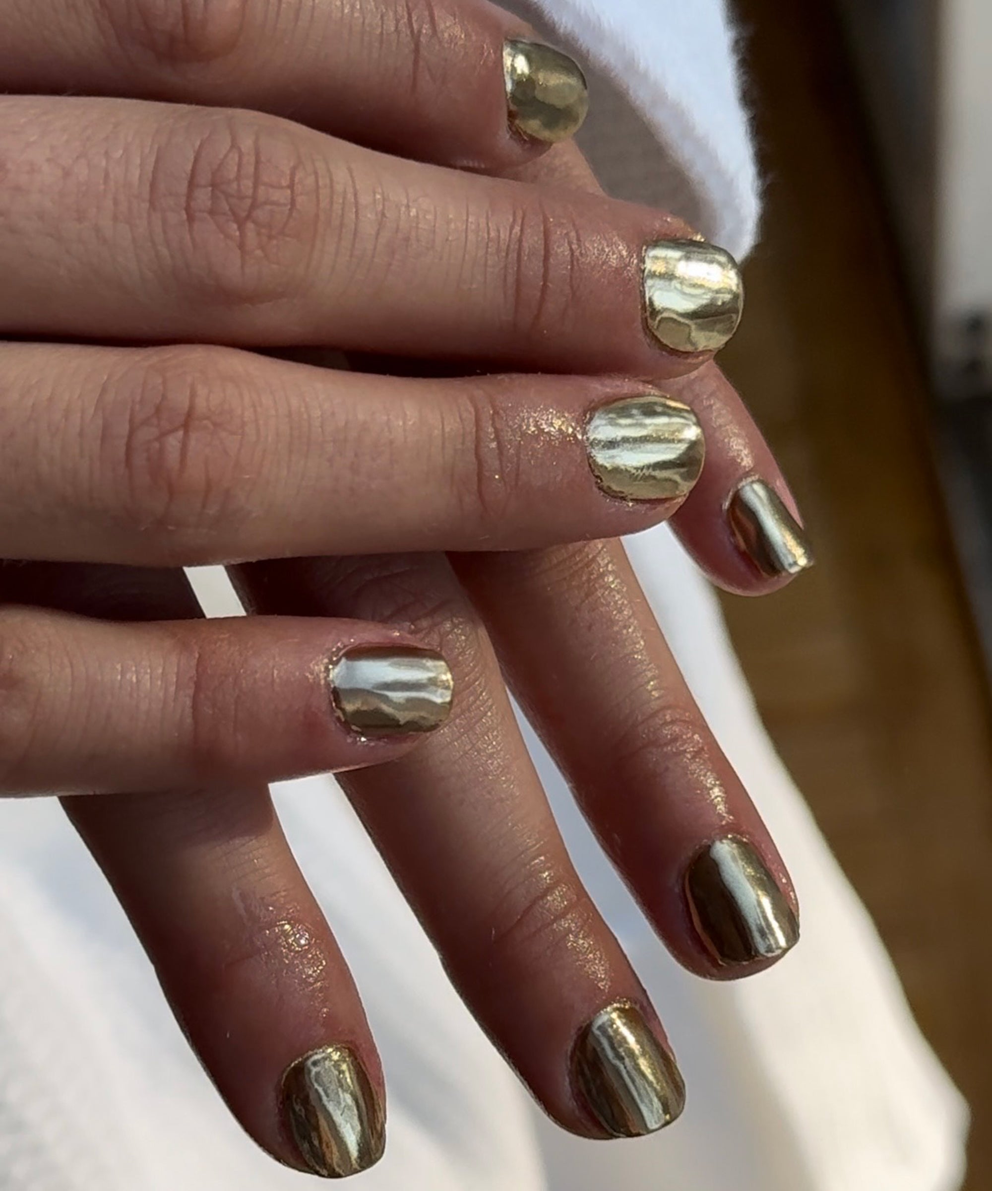Glamorous Gold Nail Art For Gorgeous Fingertips | BEAUTY