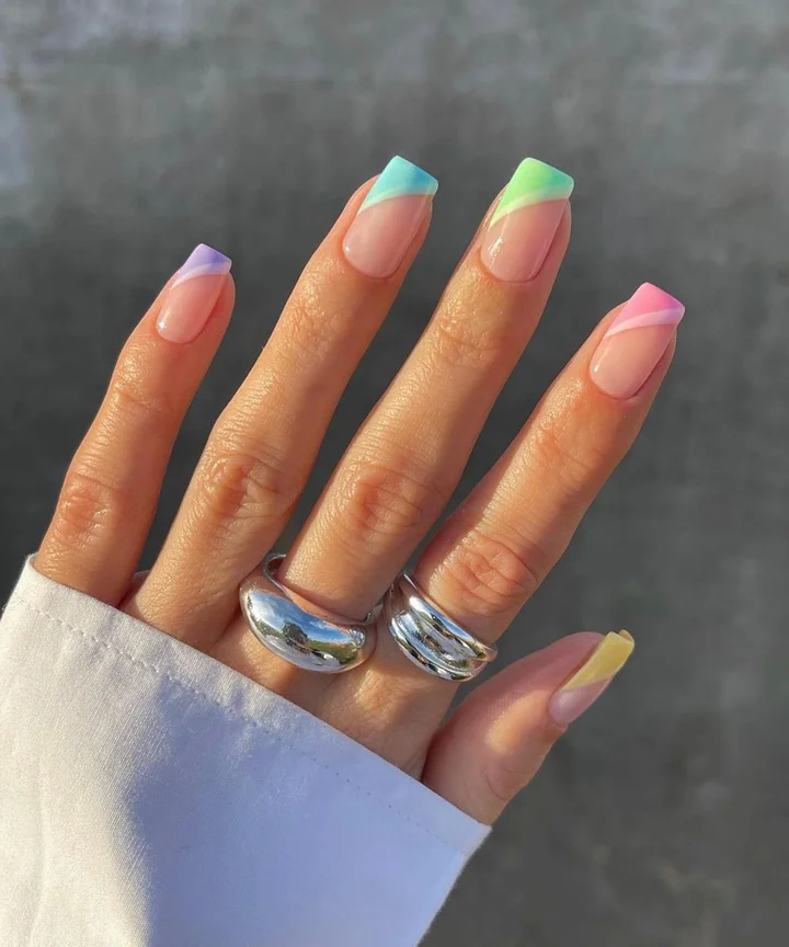 Summer nail inspo French tip ideas