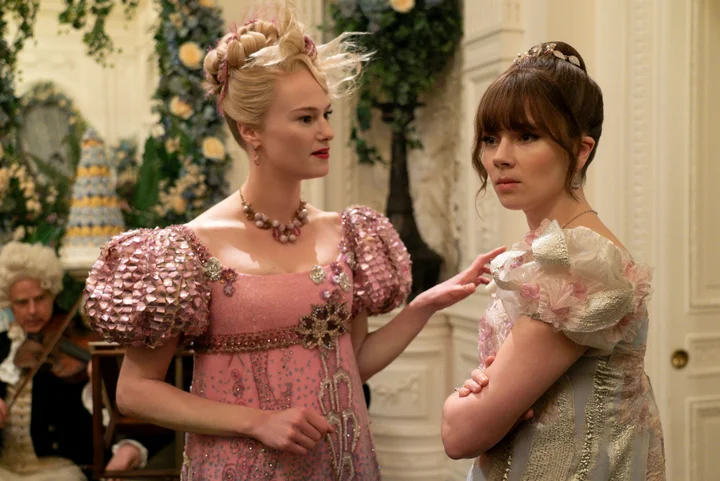 Jessica Madsen (L) and Claudia Jessie in 'Bridgerton'