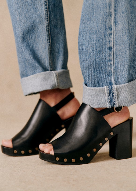 25 Best Clogs To Try The Divisive 2024 Shoe Trend