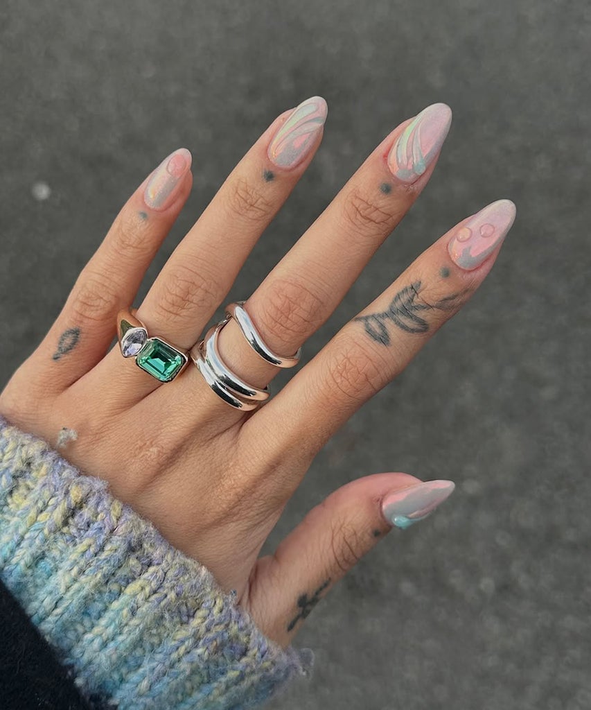 “Angel” Chrome Is The Ethereal Nail Trend That’s About To Sweep Salons