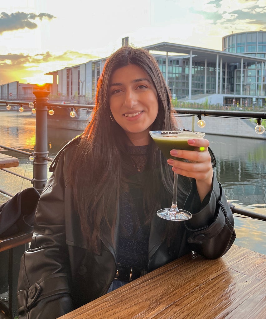 The Hardest Thing About Being Single? Not Saying “Yes” To Just Anyone