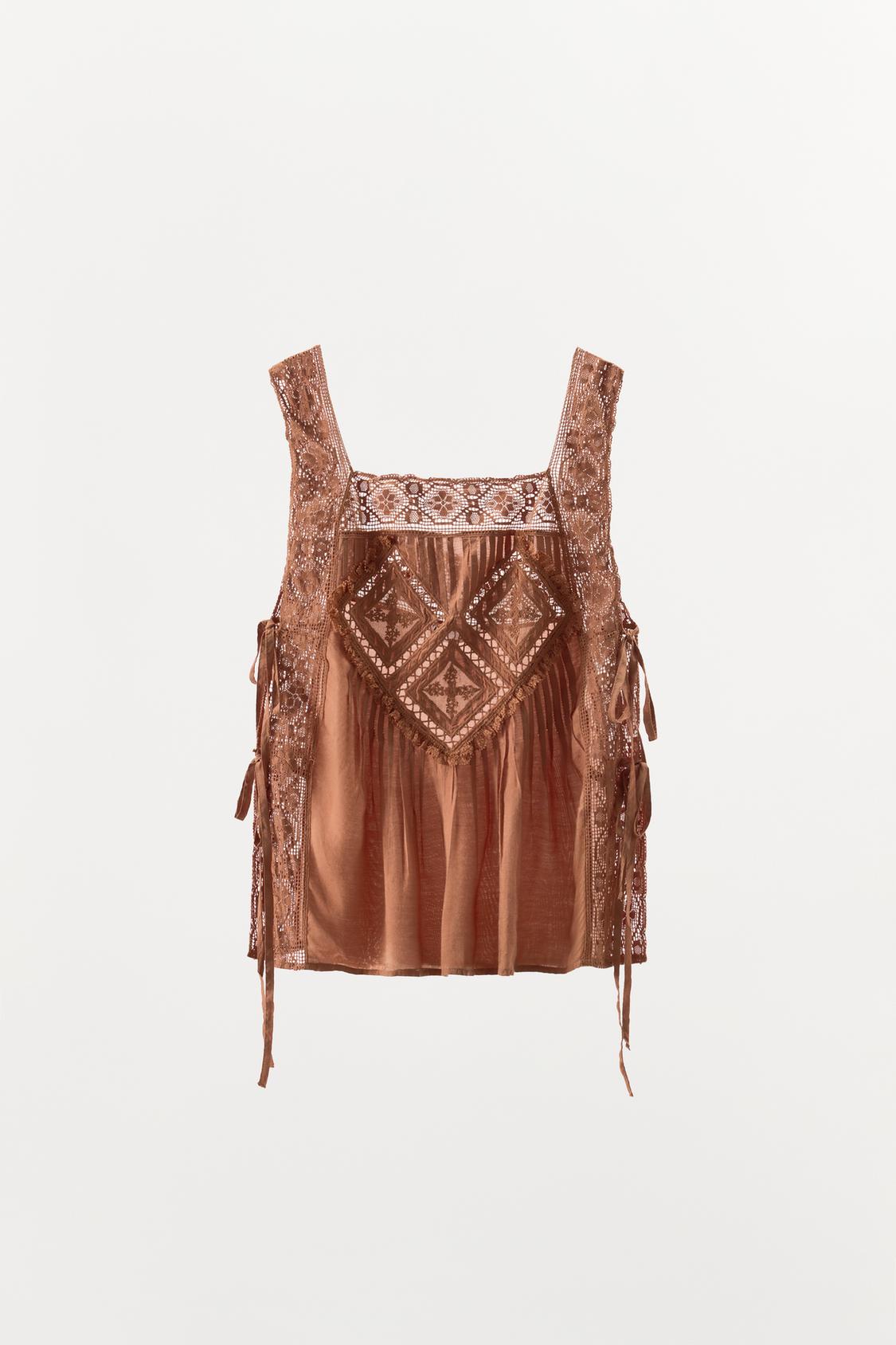 Alo Yoga + Kick It Crop Tee