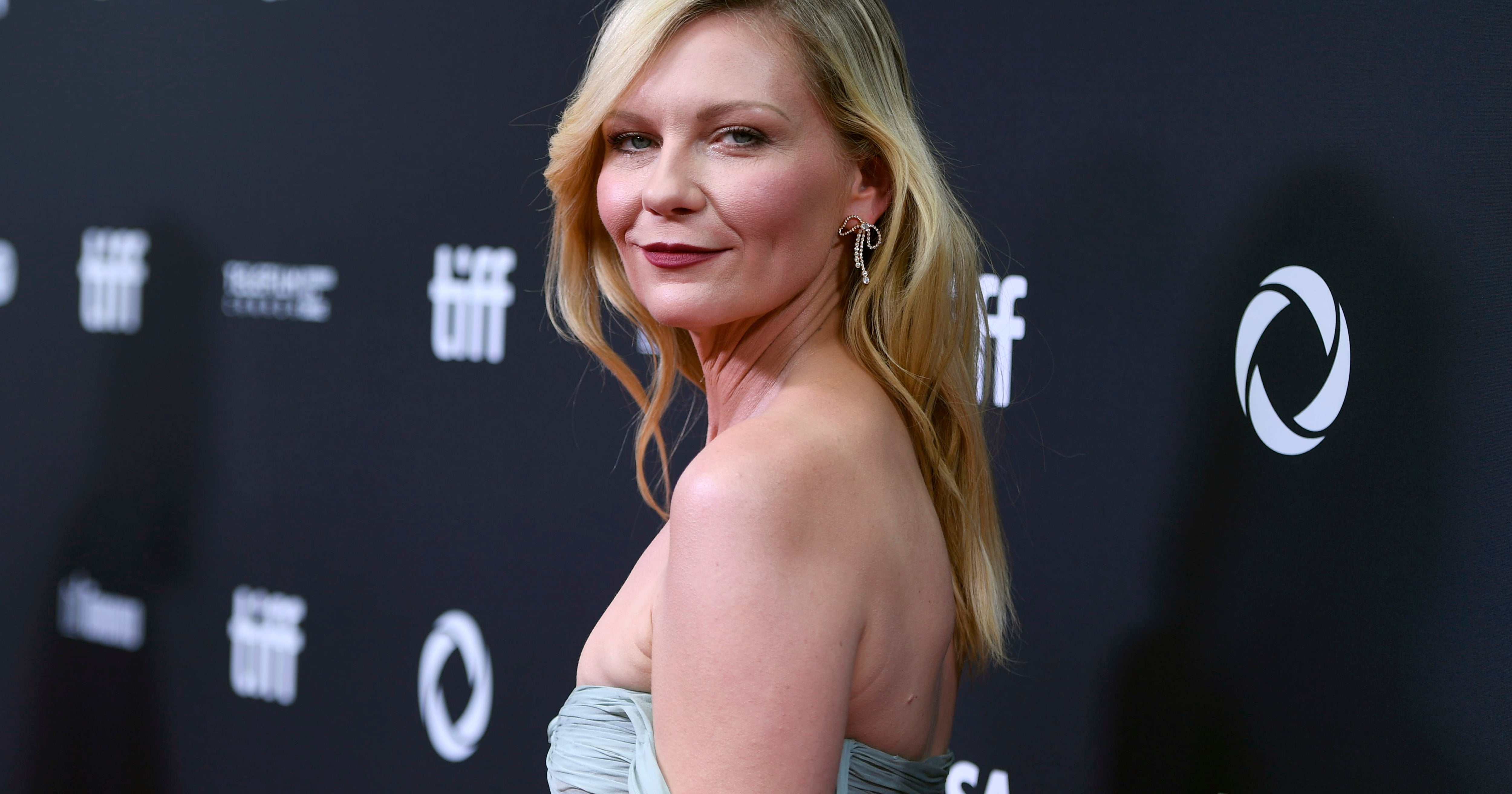Millennial Icon Kirsten Dunst To Hollywood: It’s “Very Simple” To Work With Female Directors Millennial Icon Kirsten Dunst To Hollywood: It’s “Very Simple” To Work With Female Directors