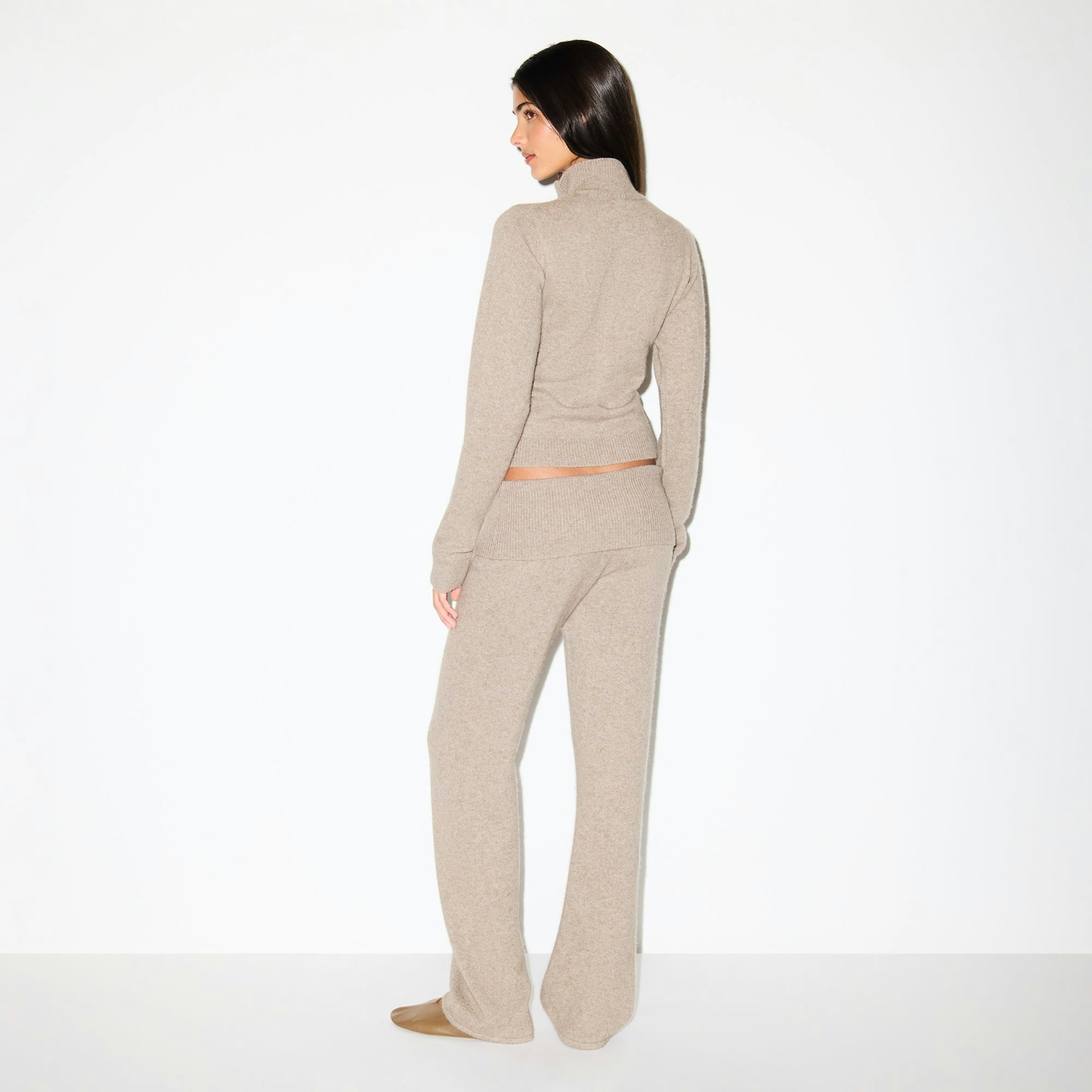 skims-foldover-pant