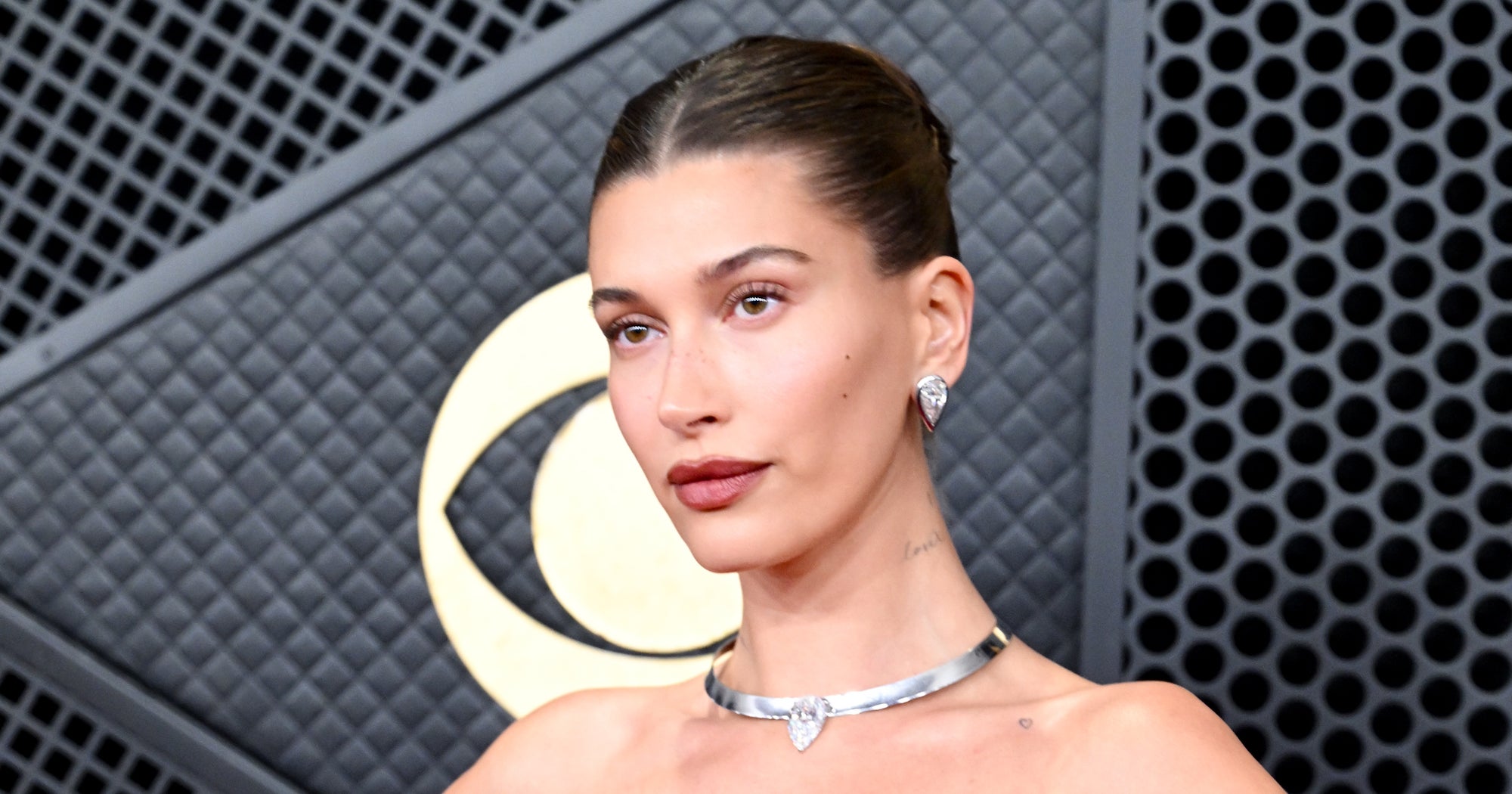 The OPI Color Combo Behind Hailey Bieber’s Hazelnut Nails At The Grammys