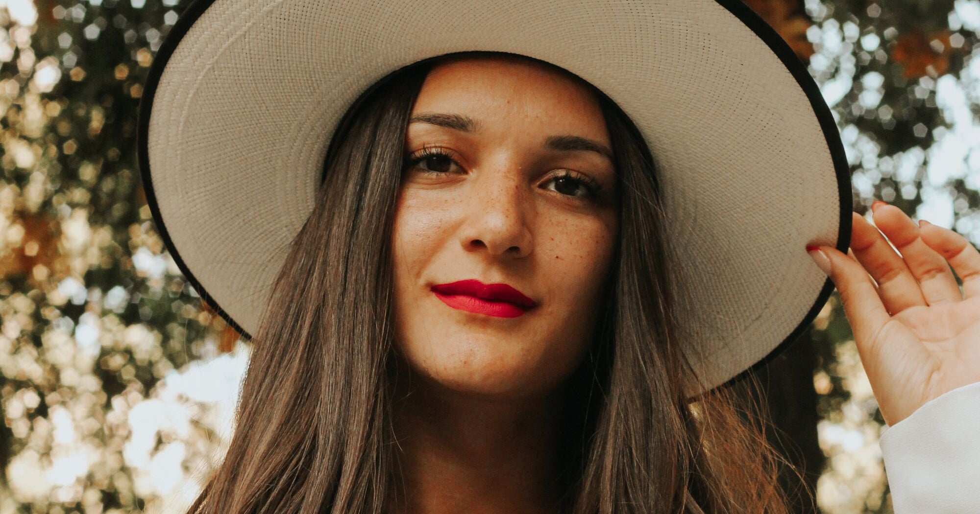 The Gorgeous Fall Makeup Trend We’re Importing From London