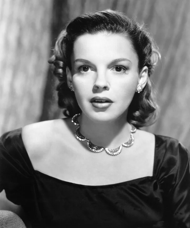 Wizard Of Oz Big Tits - The Sad, Tragic Story Of Judy Garland Not In The Movie